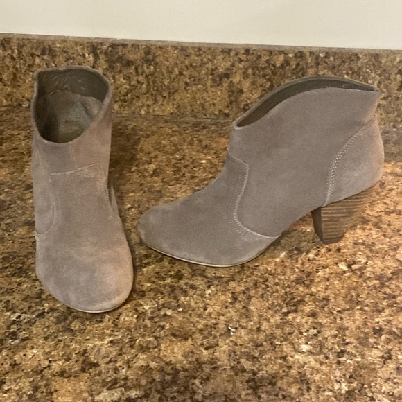 Steve Madden Suede Boots - Picture 1 of 9